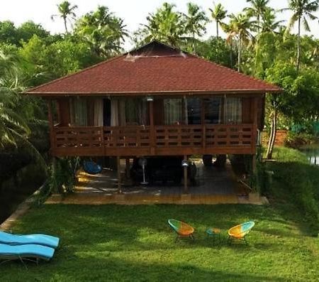 Munroe Eco Camp Hotel Mundrothuruth Exterior foto